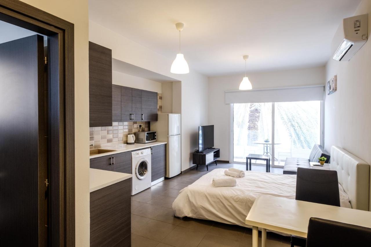 Spacious Studio Downtown Larnaca Exterior photo